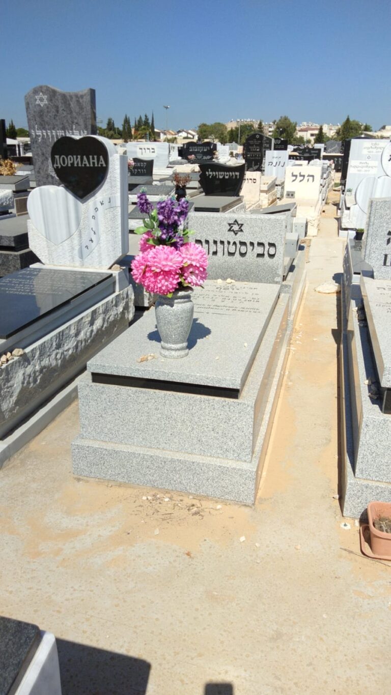 מצבות גרניט אפור