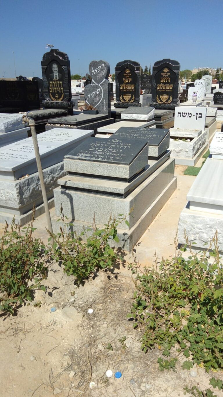מצבות גרניט אפור